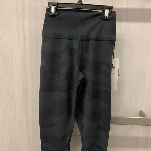NEW ALO Yoga Camo High-Waist Vapor Legging Black - Picture 7 of 8